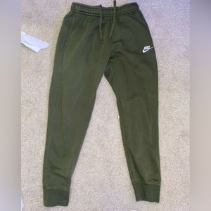 green nike sweatpants